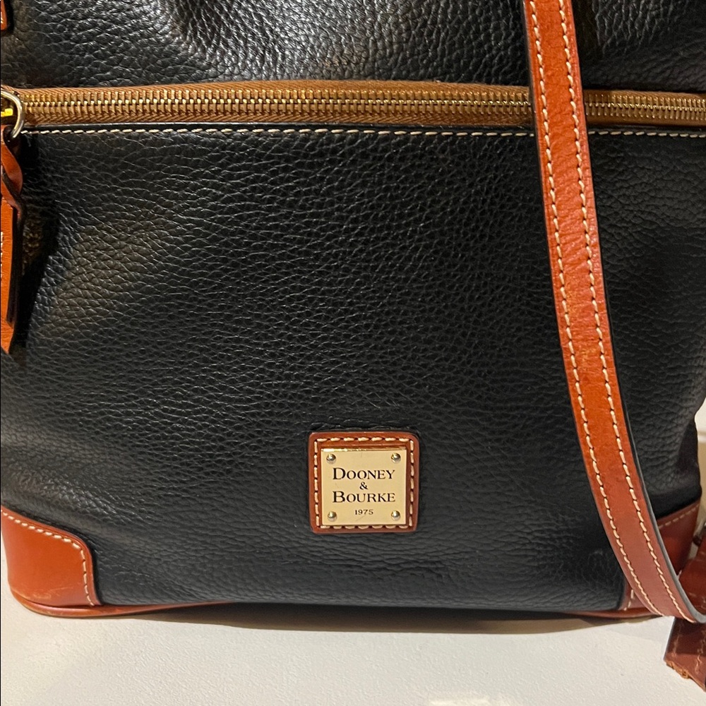 Dooney and Bourke pebbled grain Crossbody black purse - Picture 3 of 17